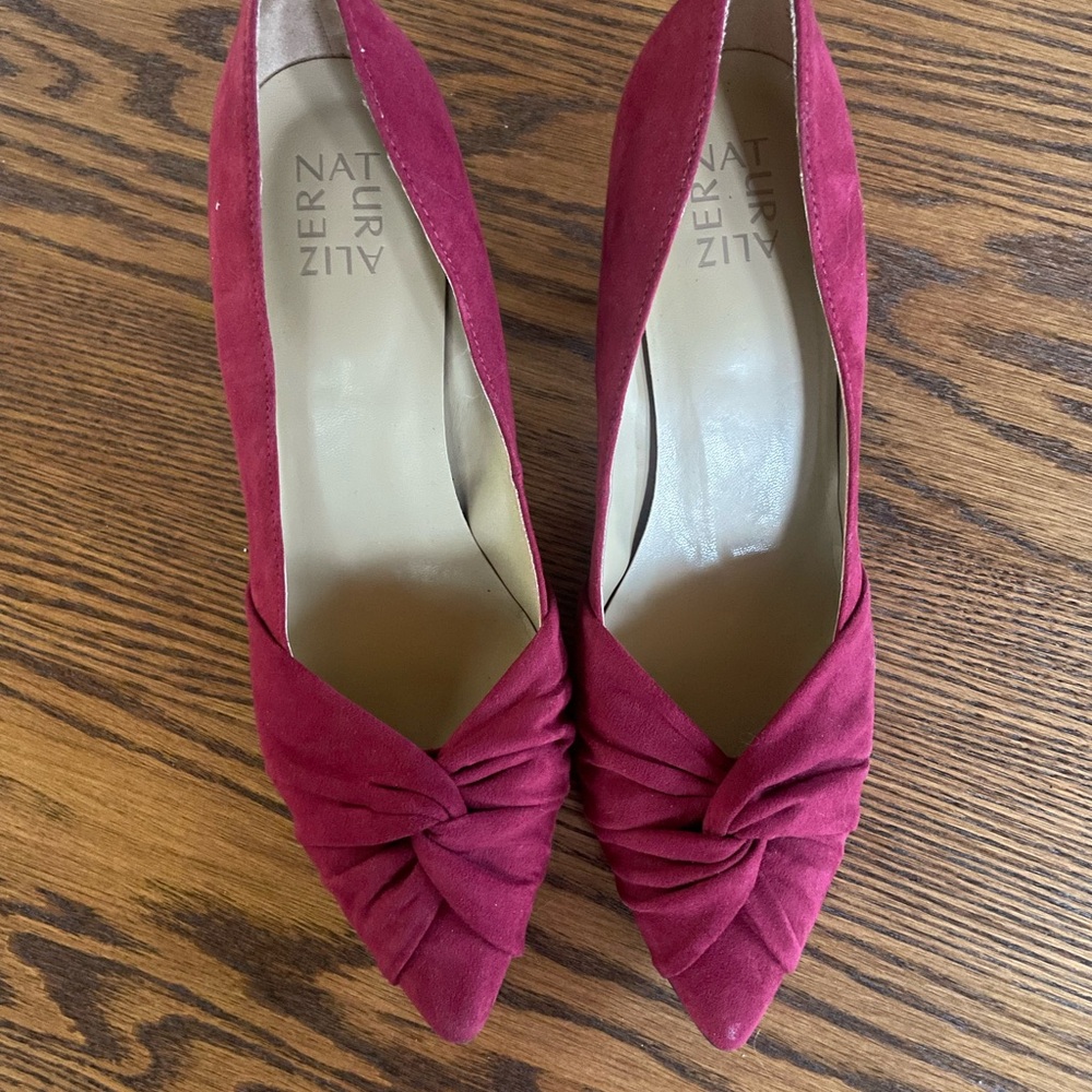 Naturalizer Burgundy Suede Pointed Toe Knot Pumps